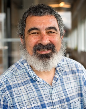 Head shot of Bruce Lewenstein