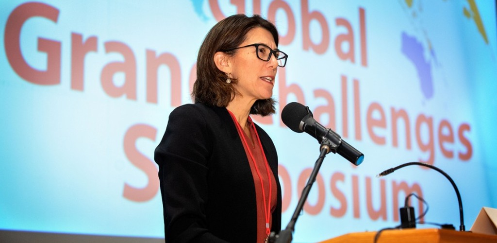 Wendy Wolford presents at the symposium