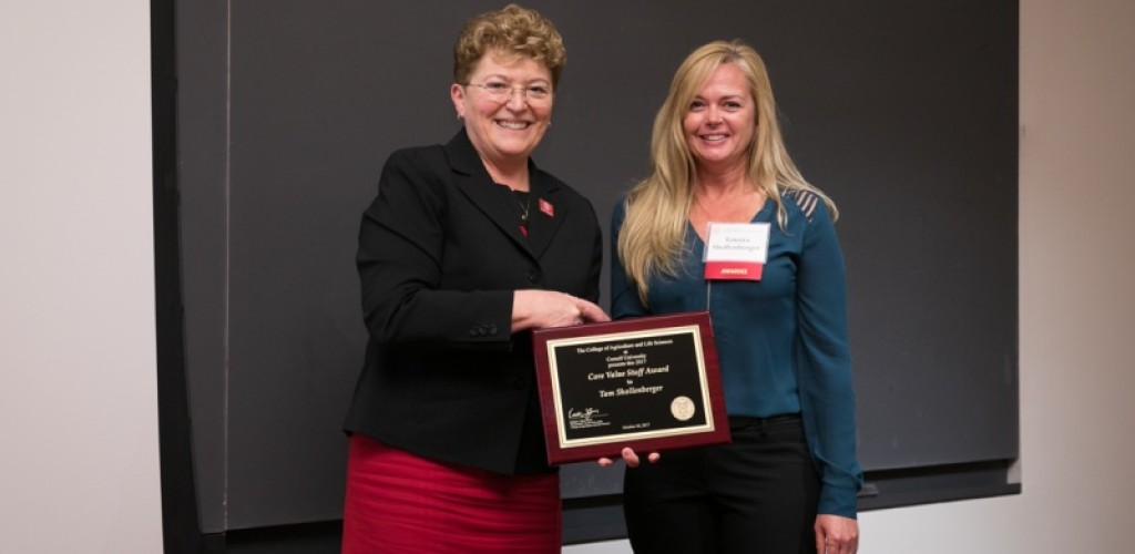 Dean Boor shakes hands with Tamara Shollenberger