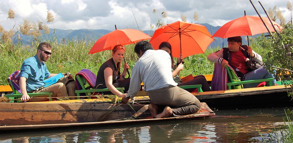 a farmer explaining hydroponic tomato to students