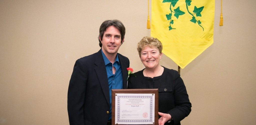 Dean Boor presents Duff with his award