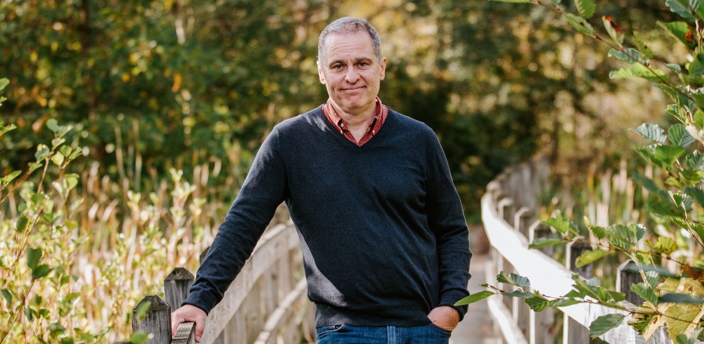 A headshot of Ian Owens