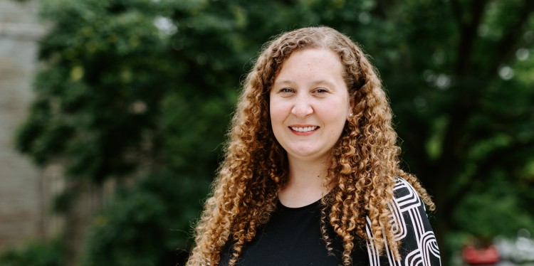 Courtney Davis headshot