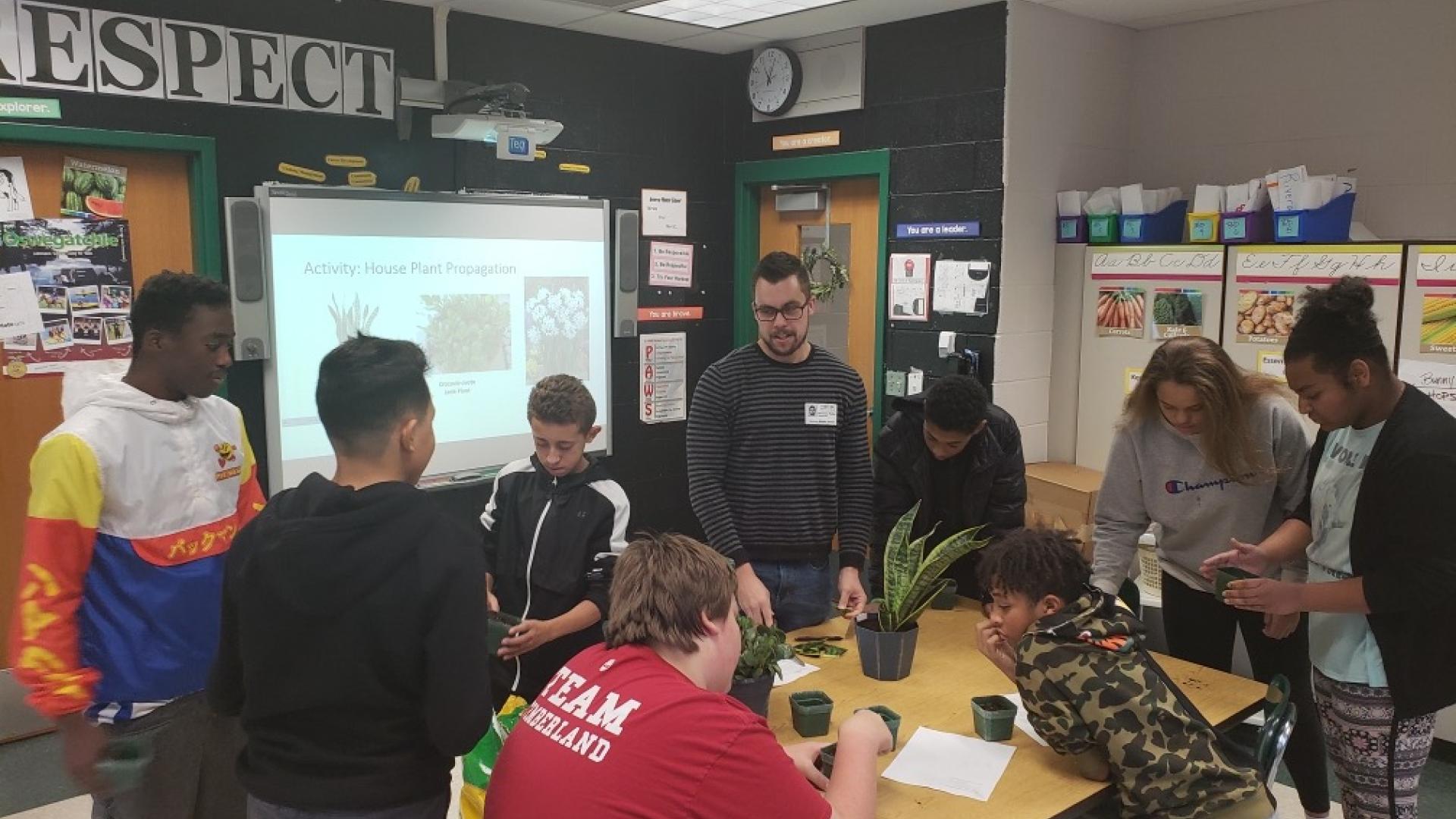 Graduate student works with middle school students.