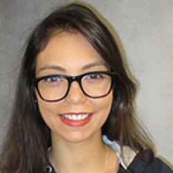 Headshot of Ana Carolina de Campos Henrique Tomazi