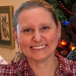 headshot of lisa landon