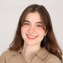 headshot of caroline goldstein