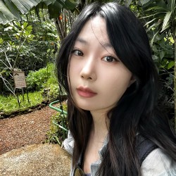 headshot of yizhen liu