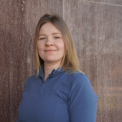 headshot of karolyn auer