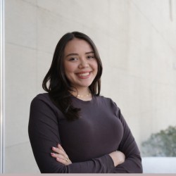 headshot of itzel calles
