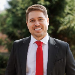 headshot of hugo monteiro