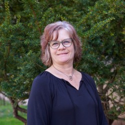 headshot of donna wakeman