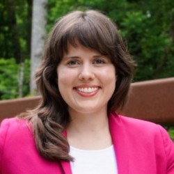 mariel pfeifer headshot