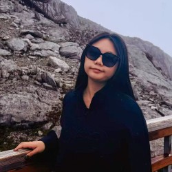 headshot of yangzi cui