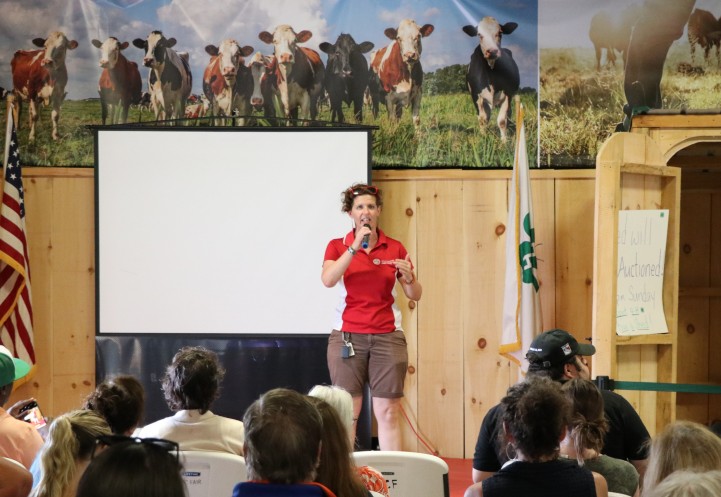 Melanie Forstrom speaking to an audience