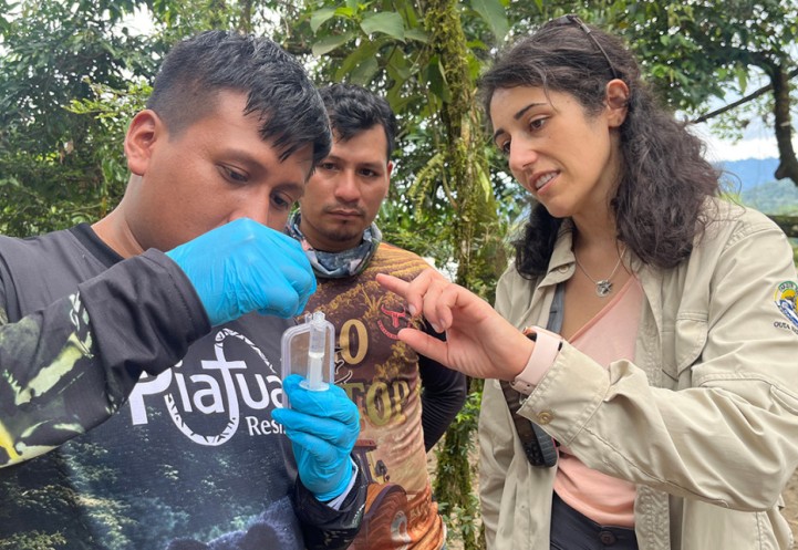 Cornell doctoral student Isabella Marie Errigo and Indigenous partners collect eDNA samples from a remote river in the Ecuadorian Amazon, helping communities assess aquatic biodiversity and ecosystem health across a range of environmental conditions.