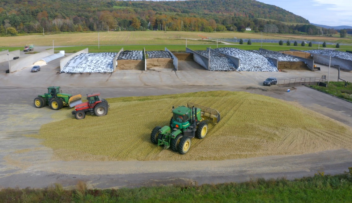 bunk tractors spread forage