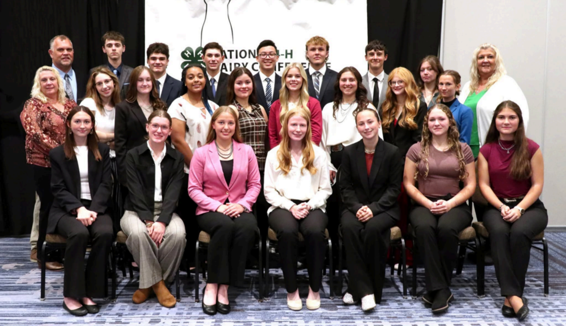 Junior DAIRY LEADER group photo