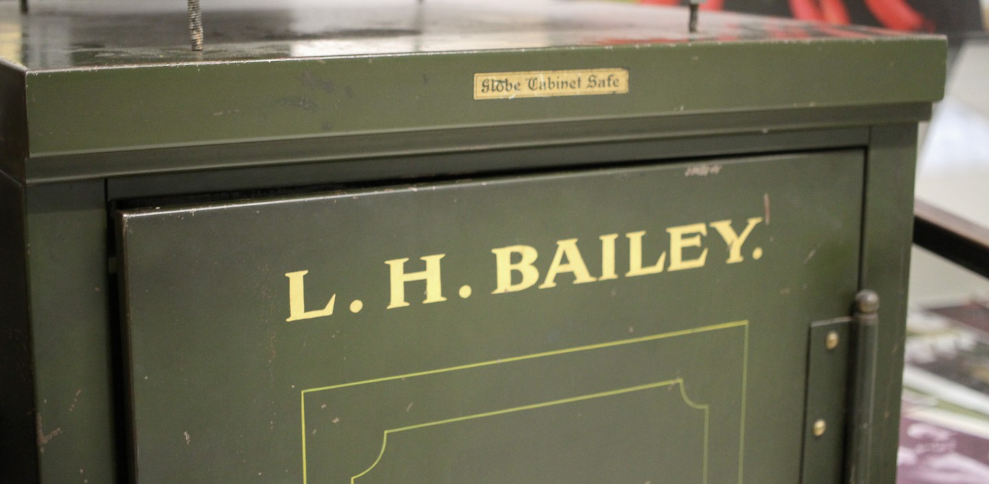 green cabinet of lh bailey horizontal