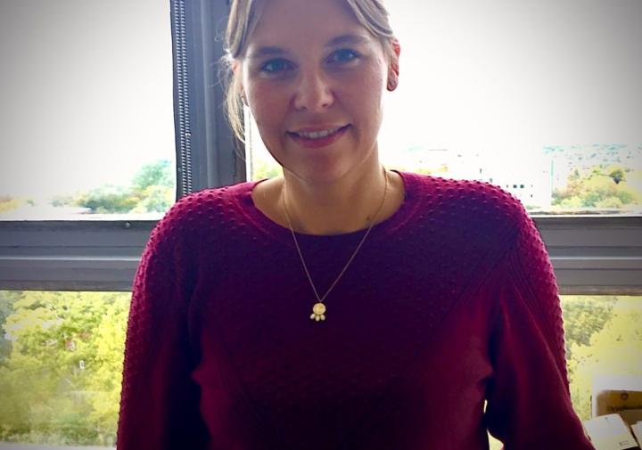 Wman with dark shirt