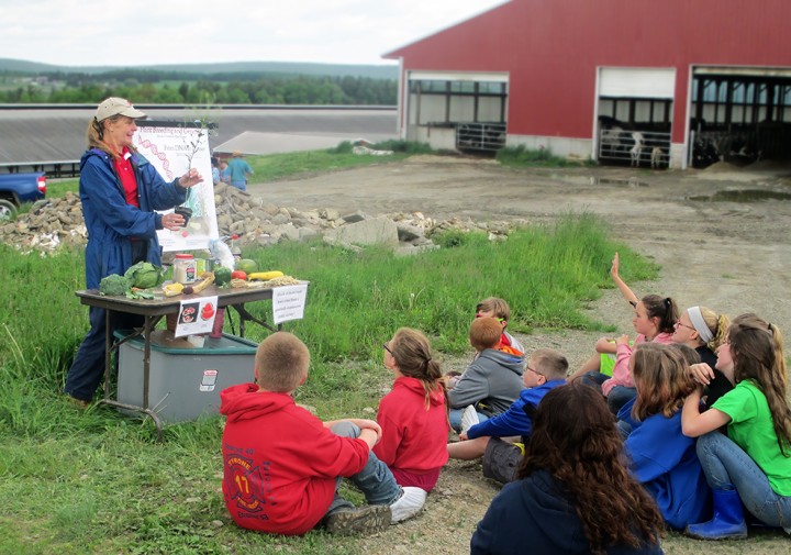Margaret and 5th graders at a farm
