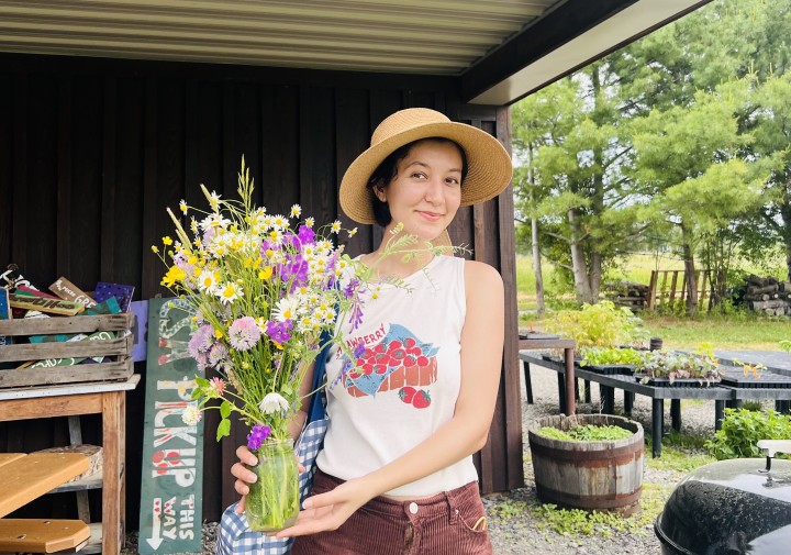 Shabana Mahdis ’29 posing with flowers