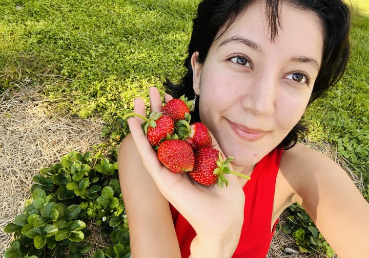 Shabana Mahdis ’29 poses with strawberries