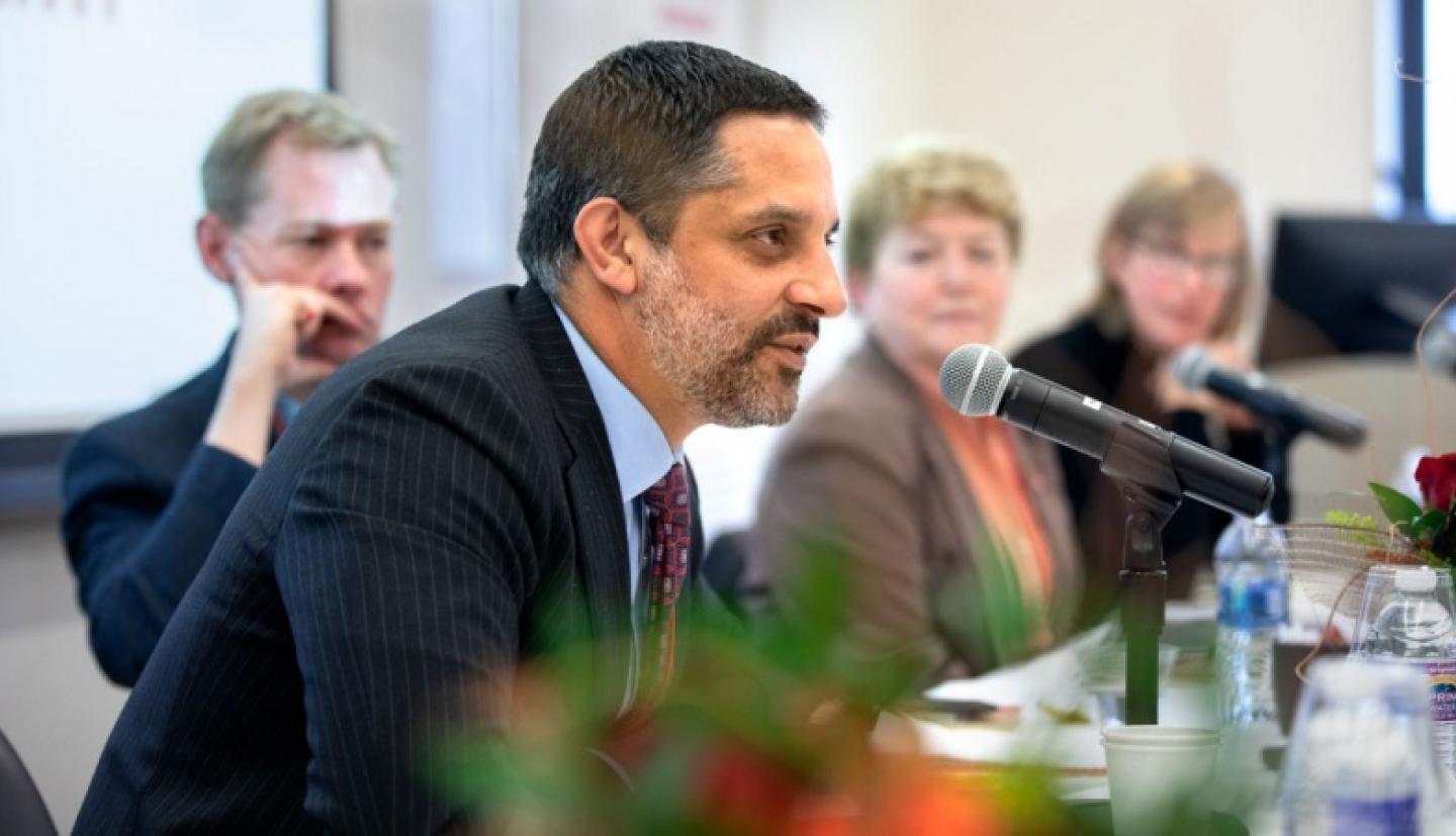 Eduardo Peñalver presents