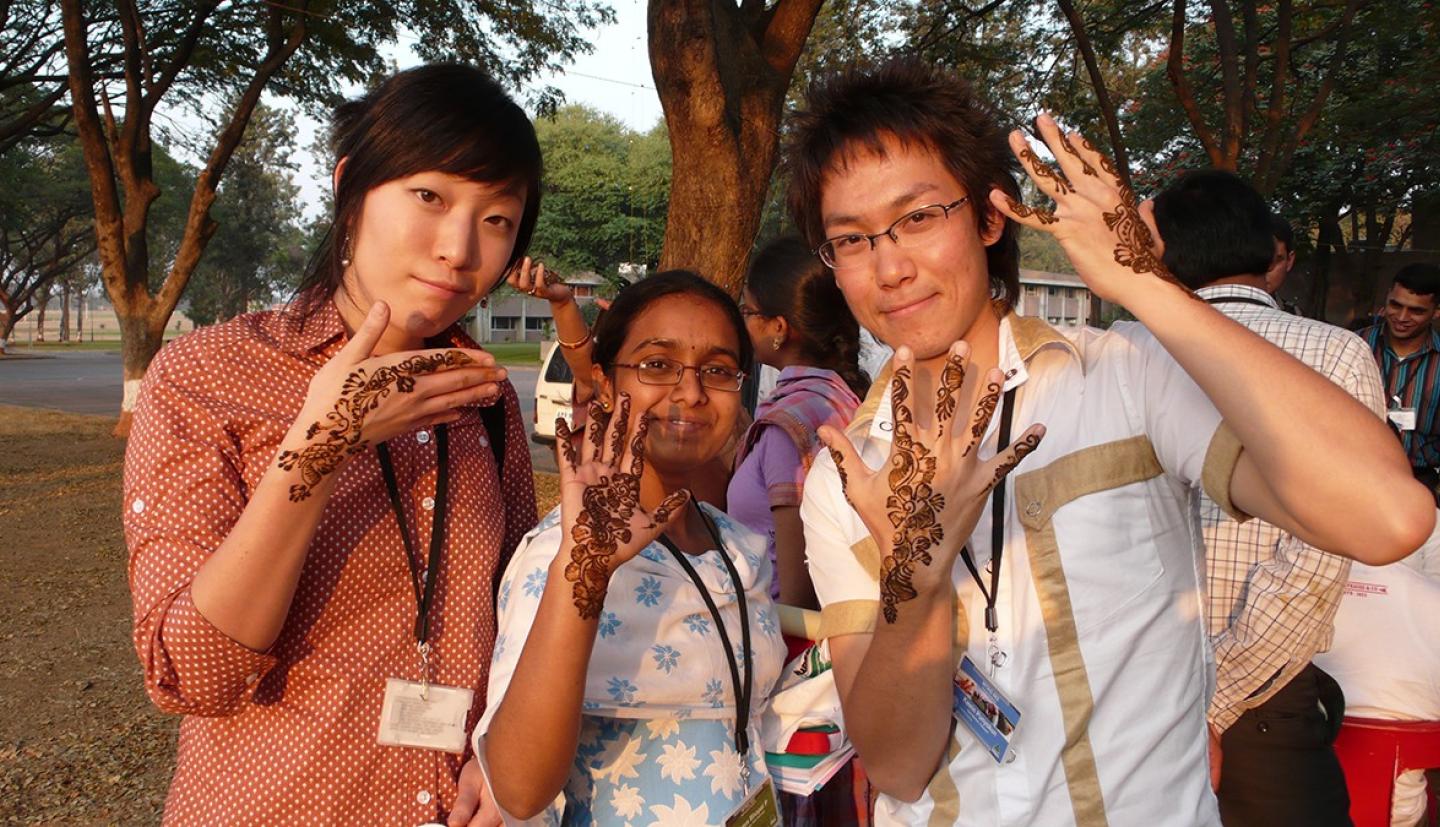 Researchers show off Henna body art