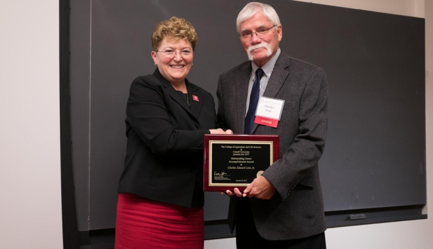 Dean Boor shakes hands with Linn