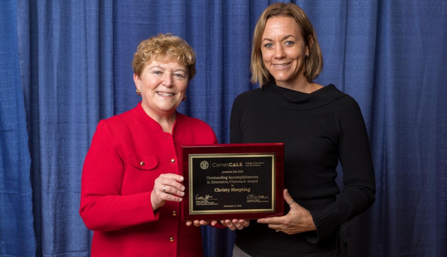 Dean Boor presents Christy Hoepting with her award