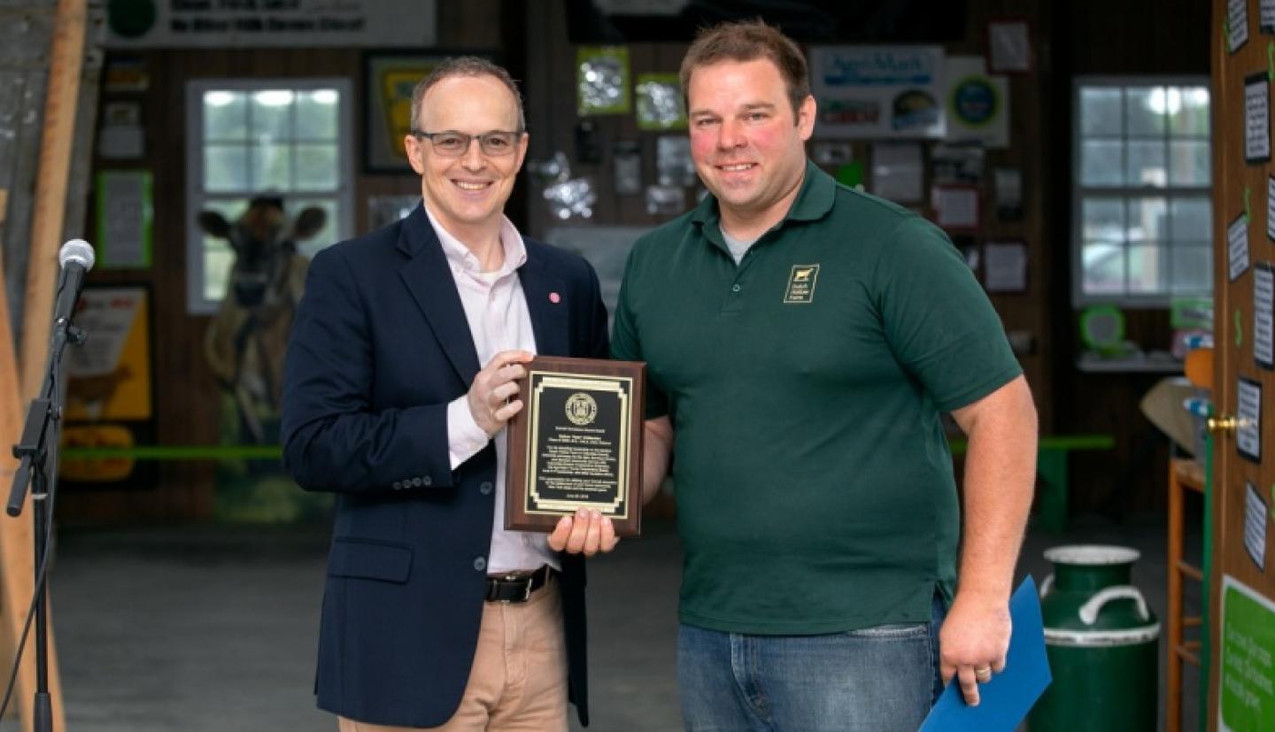 Joe Malina presents Nate Chittenden with his award