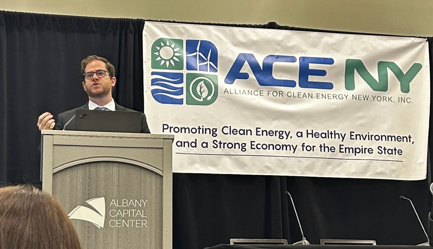 Dominic presenting at ACE NY