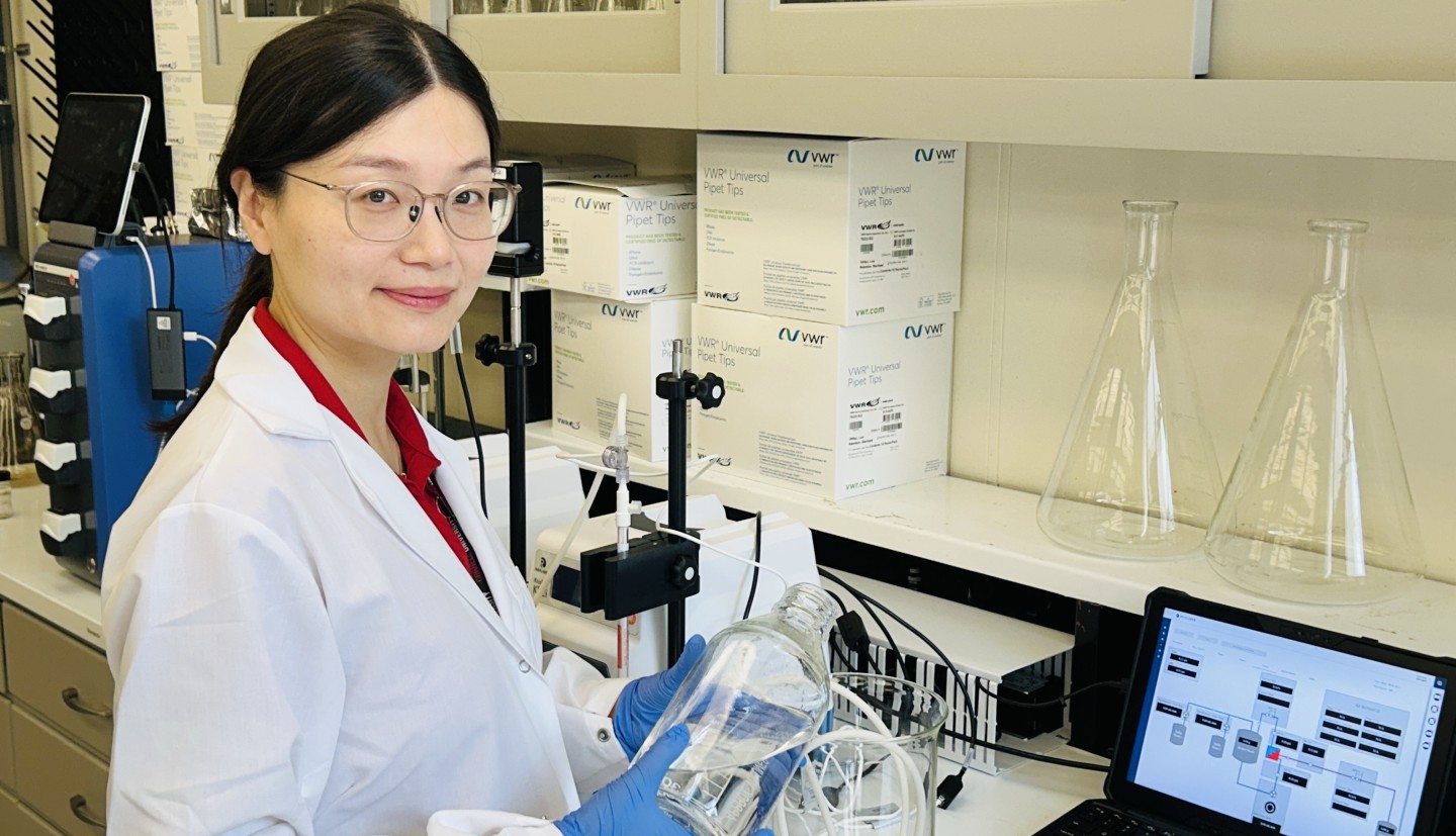 Ke Wang in lab