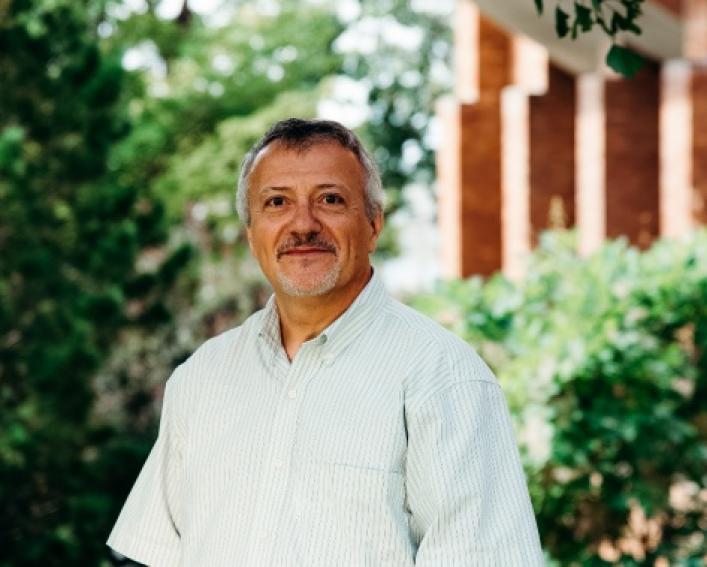 Antonio DiTommaso in front of bradfield hall