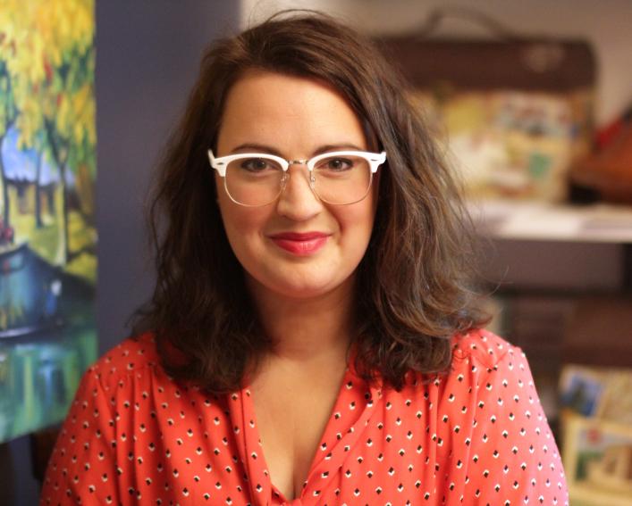 Julie Ficarra headshot