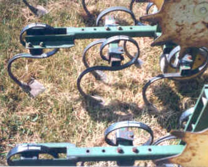 jd 825 s tine cultivator viewed from above