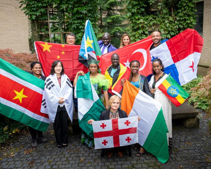 Group photo of Humphrey Fellows with country flags