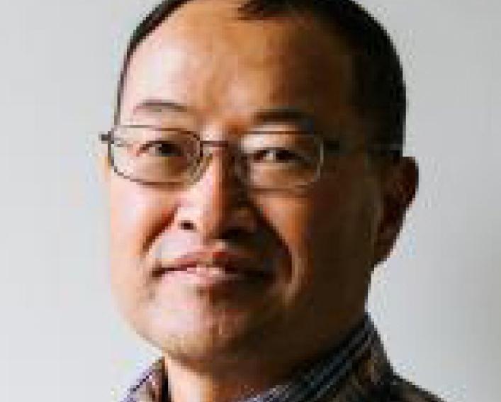 Yiqi Luo headshot 