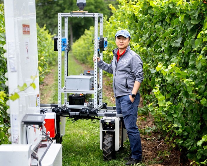 yu jiang with in vineyard with robot