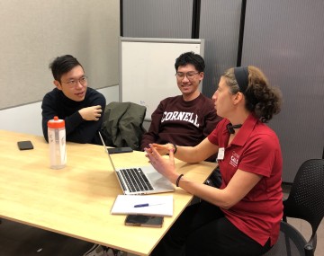 Students at an advising appointment in CALSZone.