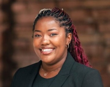 Unique Mackey Headshot